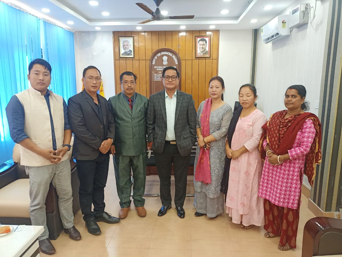 DoniNich3's tweet photo. Yesterday morning sanskar bharati arunachal prant headed by its president shri Tayi Taggu ji visited me.
#PMModiji #AmitShah #JPNadda #PemaKhandu #TapirGao #sunilmohanty #ajayjamal #DilipSaikia #BJPArunachal https://t.co/tPnbQXFQlu
