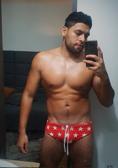 Is red ur favourite color? https://t.co/InpZYGeV4H https://t.co/RjOqvPFzOx