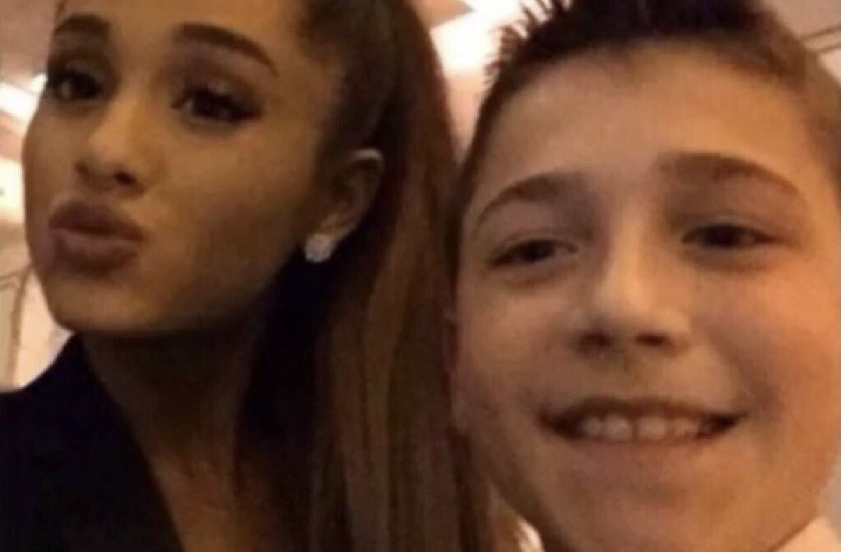 swiftlymad's tweet photo. ARIANATORS WHO IS THIS BE QUICK https://t.co/Mz73eGnu3U