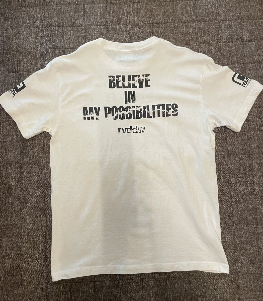 tatsuki19961004's tweet photo. プレゼント企画します🎁

🎁入場Tシャツ（サイン有無どちらでも）1名

🎁ポスター（サイン有無どちらでも）1名

応募方法は僕のアカウントをフォロー・このツイートをリツイートで

引用リツイートして頂いた方は確率アップです！

今から12/5(日)18:00迄です。

よろしくお願いします！
#竿本樹生 https://t.co/e4DGoRFN4k