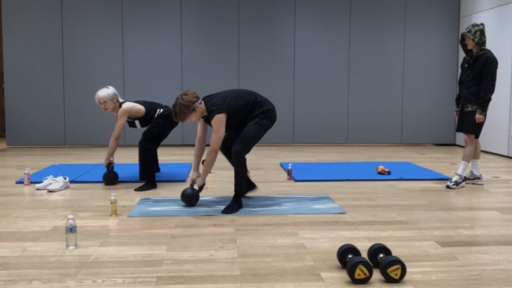 raidenmontana's tweet photo. That V-Live where Taeyong just refused to exercises lmfaooooooooooo https://t.co/uS4Nf7f9s9
