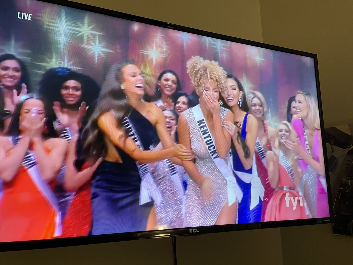 OH MY GOD SHE WON!!!!!!! ELLE SMITH IS YOUR MISS USA!!!!!!!