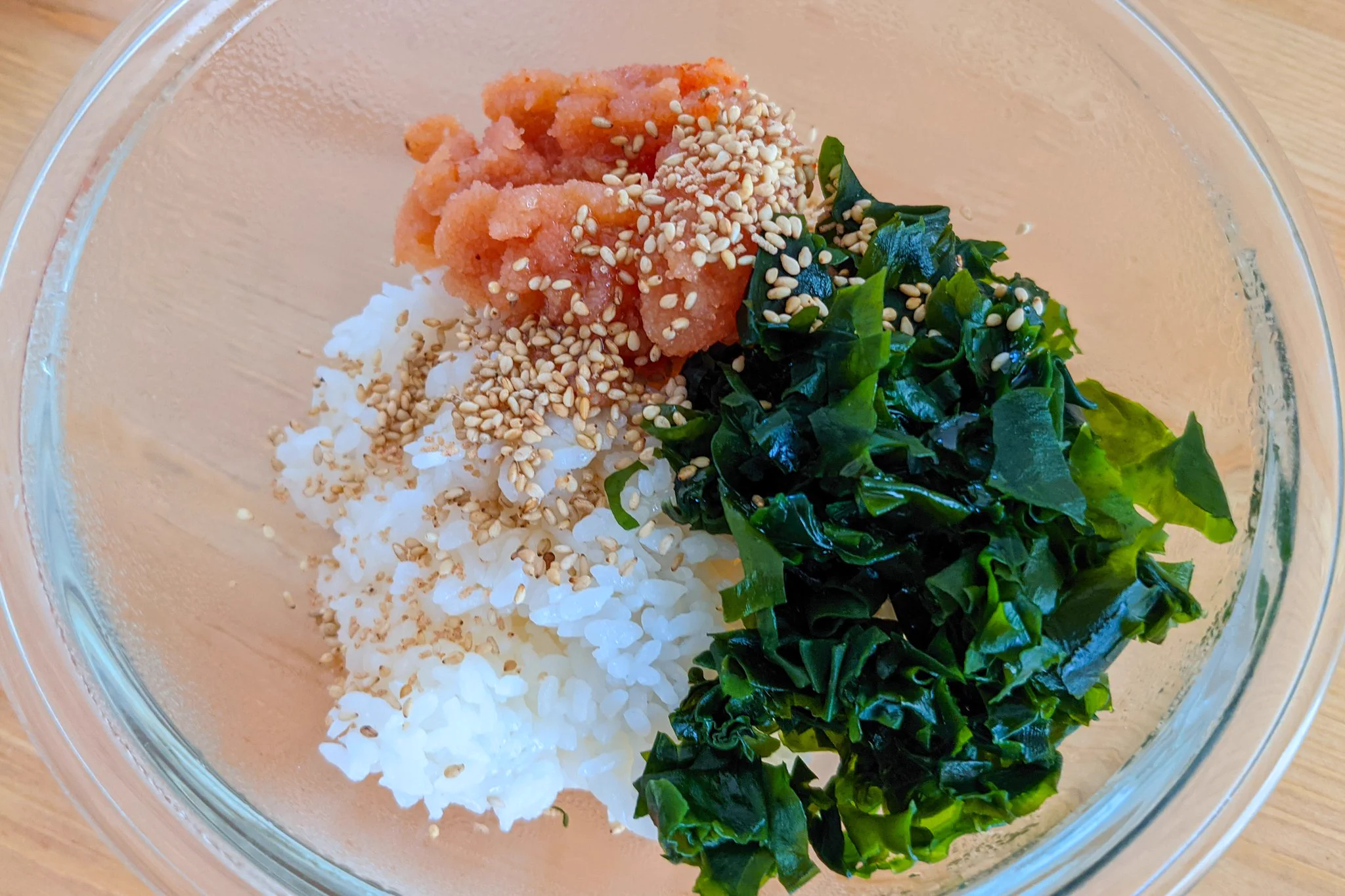 簡単なのに大満足な一品に仕上がる？！明太子&わかめを使った「混ぜご飯」のレシピ！