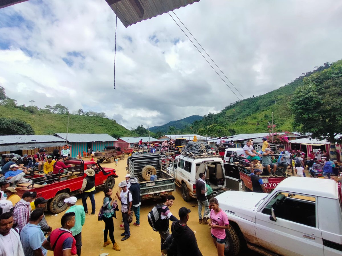 EspacioDdhh's tweet photo. El 25 de noviembre desde Santa Rosa Sur de Bolívar y las minas asociadas a FEDEAGROMISBOL salieron aproximadamente mil  personas camino a Montecristo para el Acto Público "por la defensa de la vida y la permanencia en el territorio".
El ETTDDHH hizo acompañamiento. https://t.co/d8QSMXEf1w