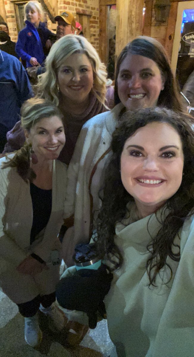 Ms. Paes tweet media