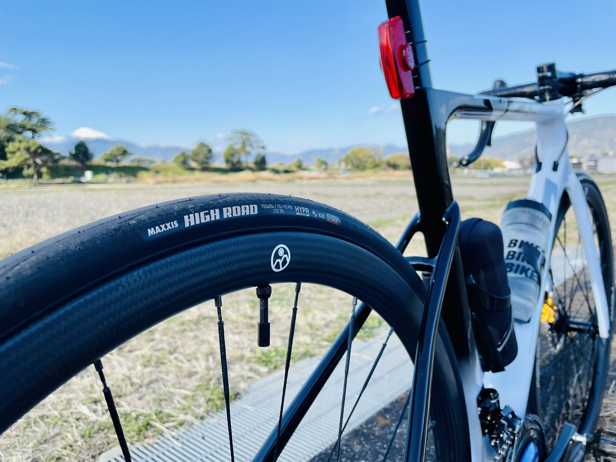 cycle_days's tweet photo. 店主佐々木のNEW BIKE。
リム仕様のSaiからブレーキシステム&ホイールだけ追加して他は全て移植。
こうすればディスクロードのハードルも下がりますね♪
また色々テストしていきながら
お客様へのご案内に還元していきます!
#newbikeday
#bomabikes #astutowheels #equal #novaride #maxxistire https://t.co/o8tsYHMIP1