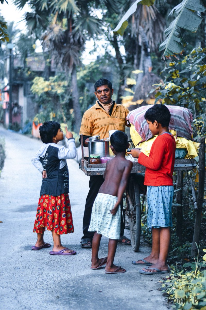 askromit's tweet image. The Phuchka Seller #streetphotography #Kolkata #Photographer