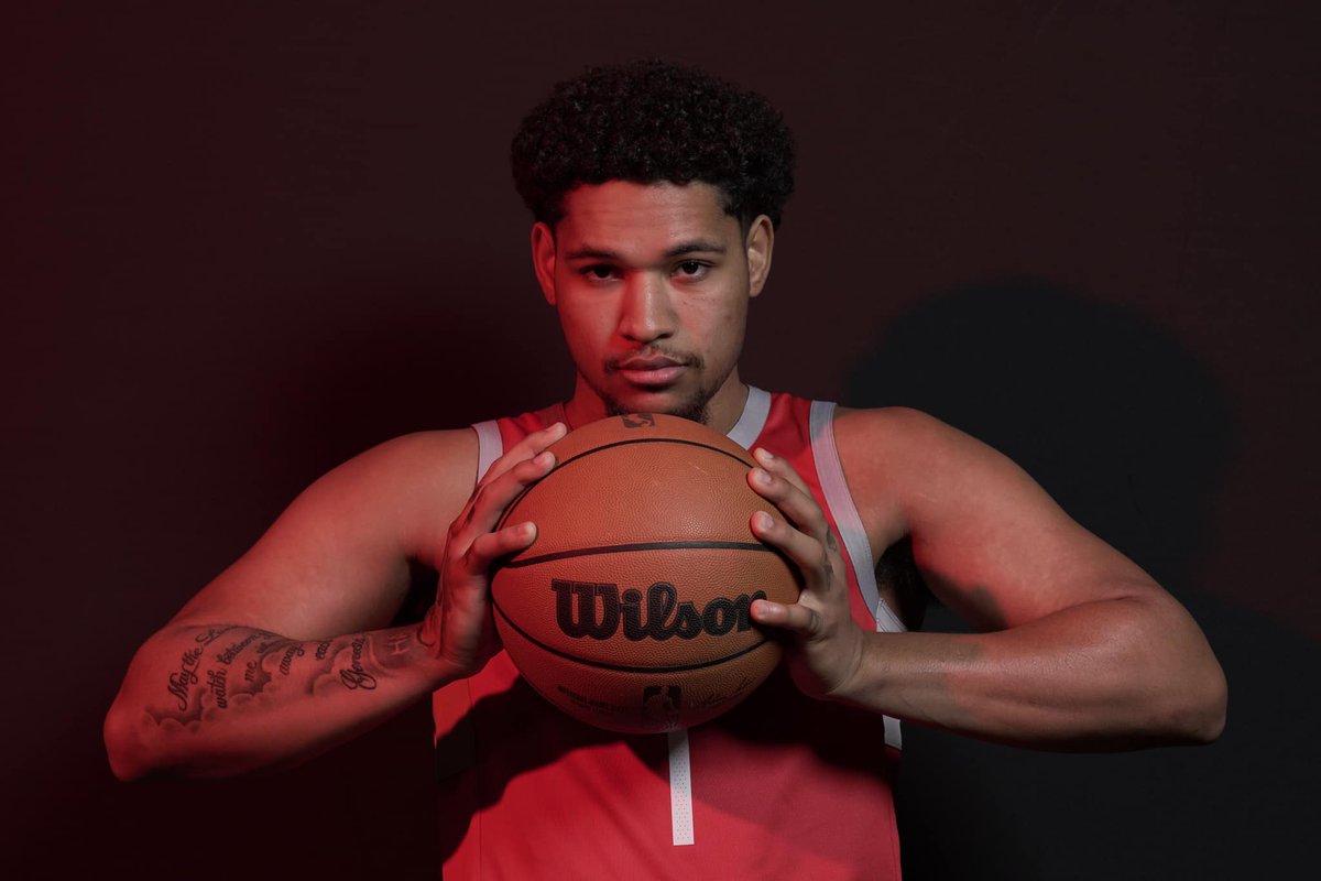 MILESTONE MOMENT: Anchorage's Daishen Nix tonight became the fifth Alaskan to play in an NBA game, and in typical fashion the point guard shared the ball by setting up a teammate for a devastating dunk to punctuate Houston's 102-89 victory over Oklahoma City. <a href="/djfromveg/">daishen nix</a>