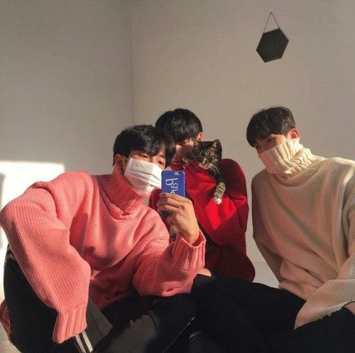 @. aotoshifiles just posted.

            📍Outside
             📋 “Out with the boys.”