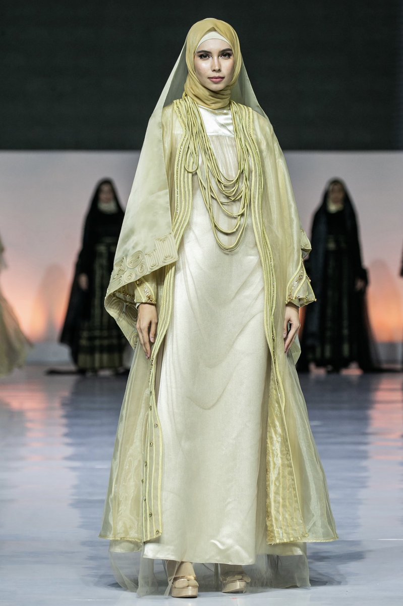 jmfwofficial's tweet photo. For Embracing Jakarta Muslim Fashion Week, IRNA La Perle presents a collection that comes in a modest style, with dominant of gold and black colors. Photo by Honda Tranggono and Muhammad Zaki.

#EmbracingJMFW
#Throwback
#JakartaMuslimFashionWeek
#JMFW https://t.co/vzcLSTeJgc