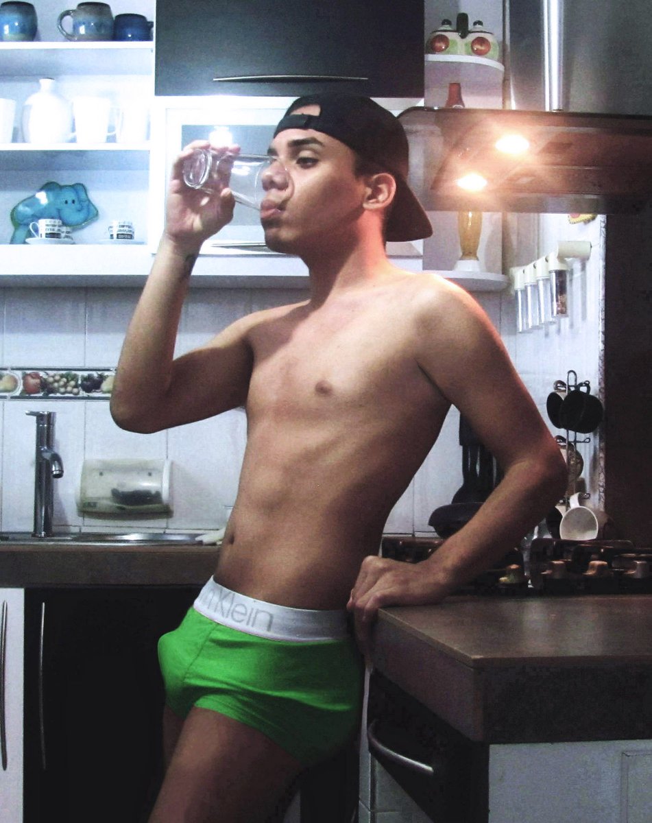 moisesvsace's tweet photo. Tomen agua,es bueno 💦 https://t.co/HeTlYPRimj