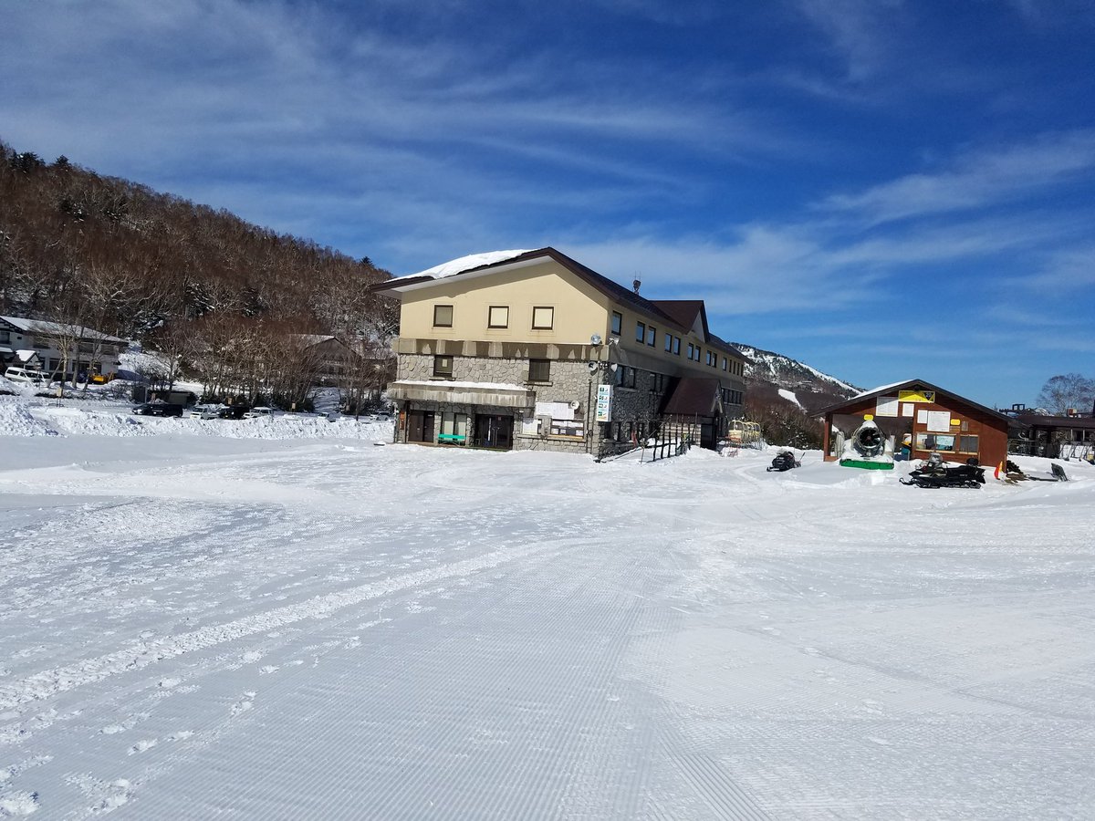 こんにちは。現在営業中の高天ヶ原マンモススキー場です。今日はサイコーの天気！