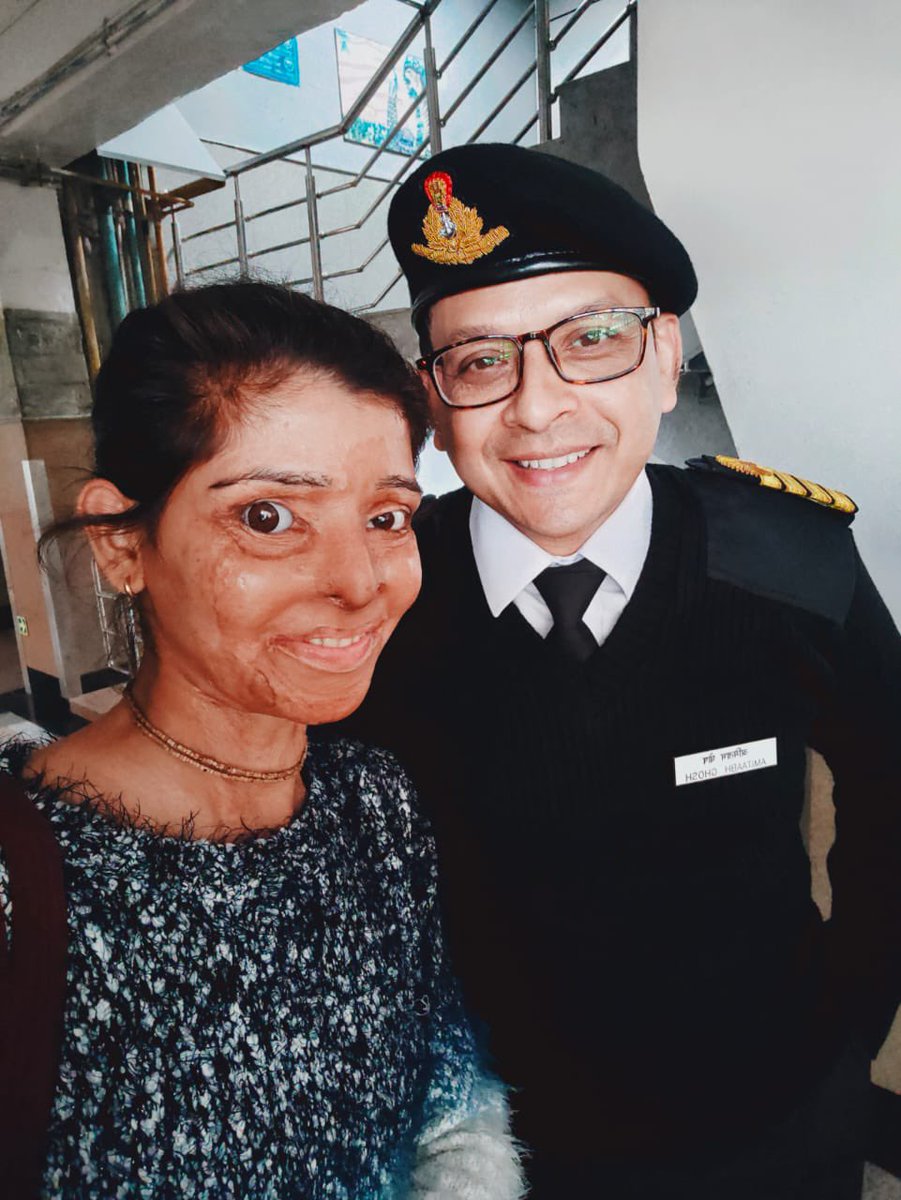 rach_aha's tweet photo. Soldiers who not only save us in war but also save the needy, thankful to Commander Amitabh Ghosh @IndiaKrantii for donating blood for Bala, acid attack survivor, for her dialysis. Special thanks to @IamAbhiMishraa and @SaaReetu for continuing their support to her.
#Indiakrantii https://t.co/v4Z3lLhynL