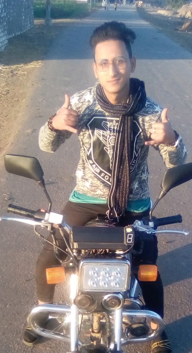 *______________*💔😔👇   *_هّگمًلَ حًيَآتٌيَ لَوٌحًدٍيَ وٌ هّفُضلَ لَوٌحًدٍيَ 🖤🙂_* *_وٌ مًحًدٍشُ يَقُوٌلَيَ آنِآ جّمًبًگ عٌشُآنِ مًحًدٍشُ جّمً