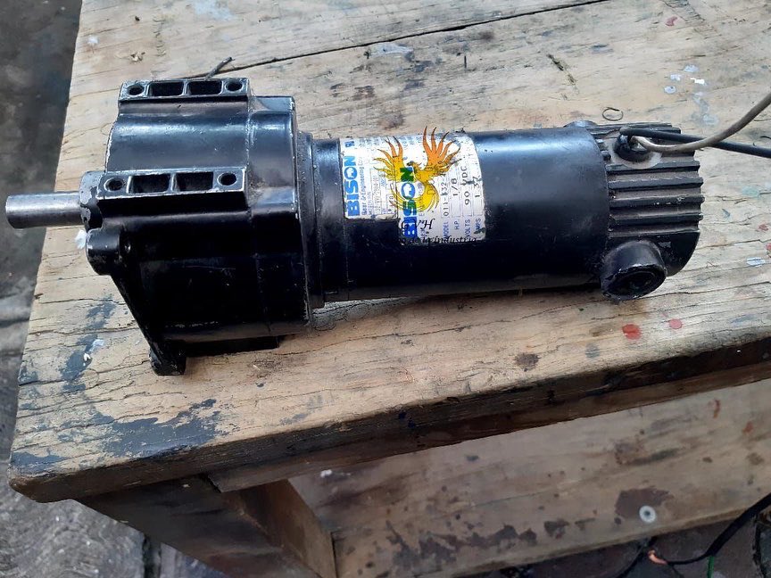 EmbobinadoGVH's tweet photo. Reparación de motorreductor de corriente directa marca Bison de 1/8 H. P. #serviciogvh #embobinado #bison #reparacionmotorreductor #motorreductores #corrientedirecta #corrientecontinua #reparacionmotoreselectricos #motoreselectricos https://t.co/cpJX7PbJDJ