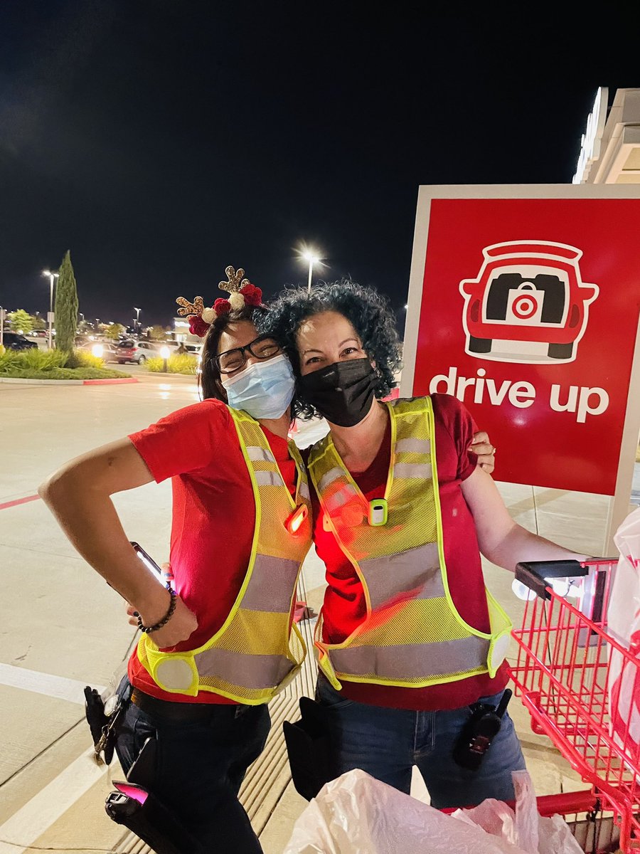 2 of my awesome Trainers and Pace Setters that make being the busiest OPU In #D311HOUtx #worksomewhereyoulove #T2868TheGrand @thetxjojo <a href="/AndiDebouchel/">Andi deBouchel</a>
