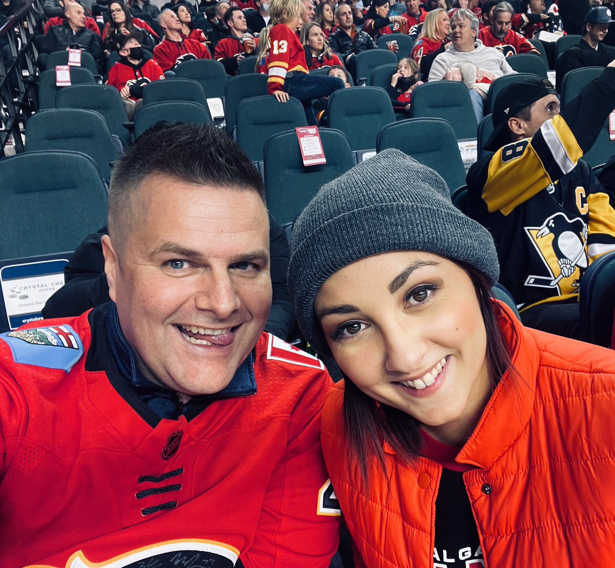 kayleehoude's tweet photo. Celebrating my hubby’s birthday at the #flames #celebratecofred #gamenight https://t.co/dGBJ5ml4Mq