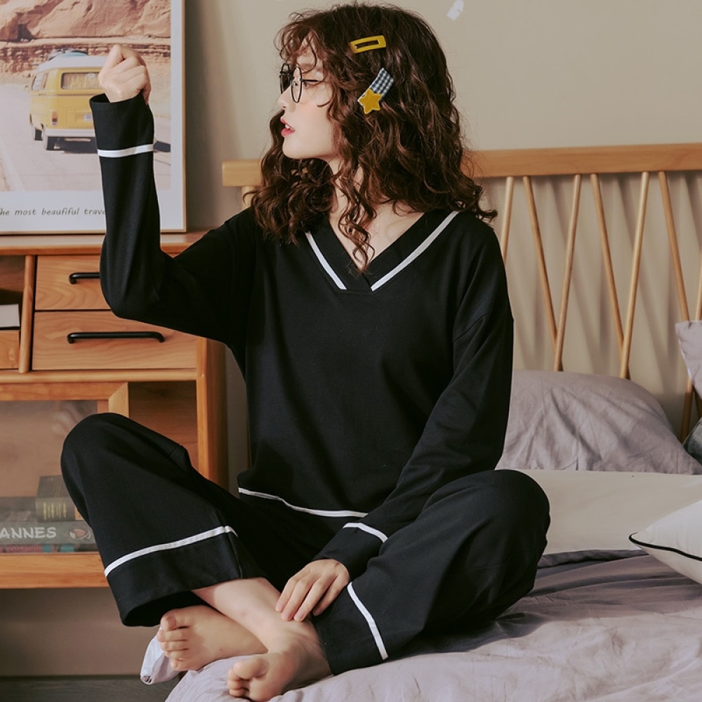 HereEco's tweet photo. Black V-Neck Cotton Homewear for Women #woodenspoon #biodegradableplates https://t.co/33mHIj9w7e https://t.co/FPtfCjHkrW