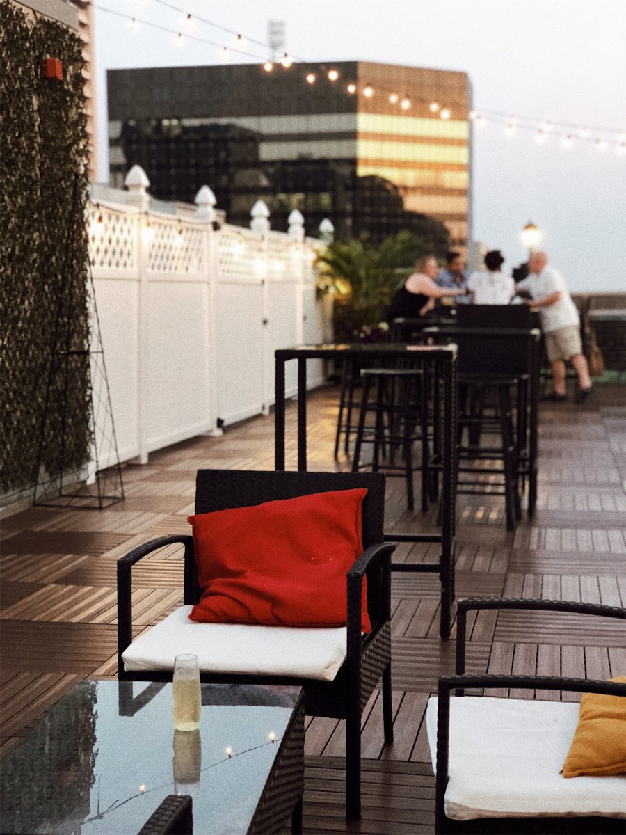 LBH1928's tweet photo. A beautiful space to relax and unwind! We can't wait for guests to be able to enjoy the views of Baltimore from our Skybar again!
Thanks @taylorev_ for sharing this image! 

#throwback #lordbaltimorehotel #visitbaltimore #baltimorestyle #MyBmore #Baltimore #HistoricHotels https://t.co/nfnNpelAK7