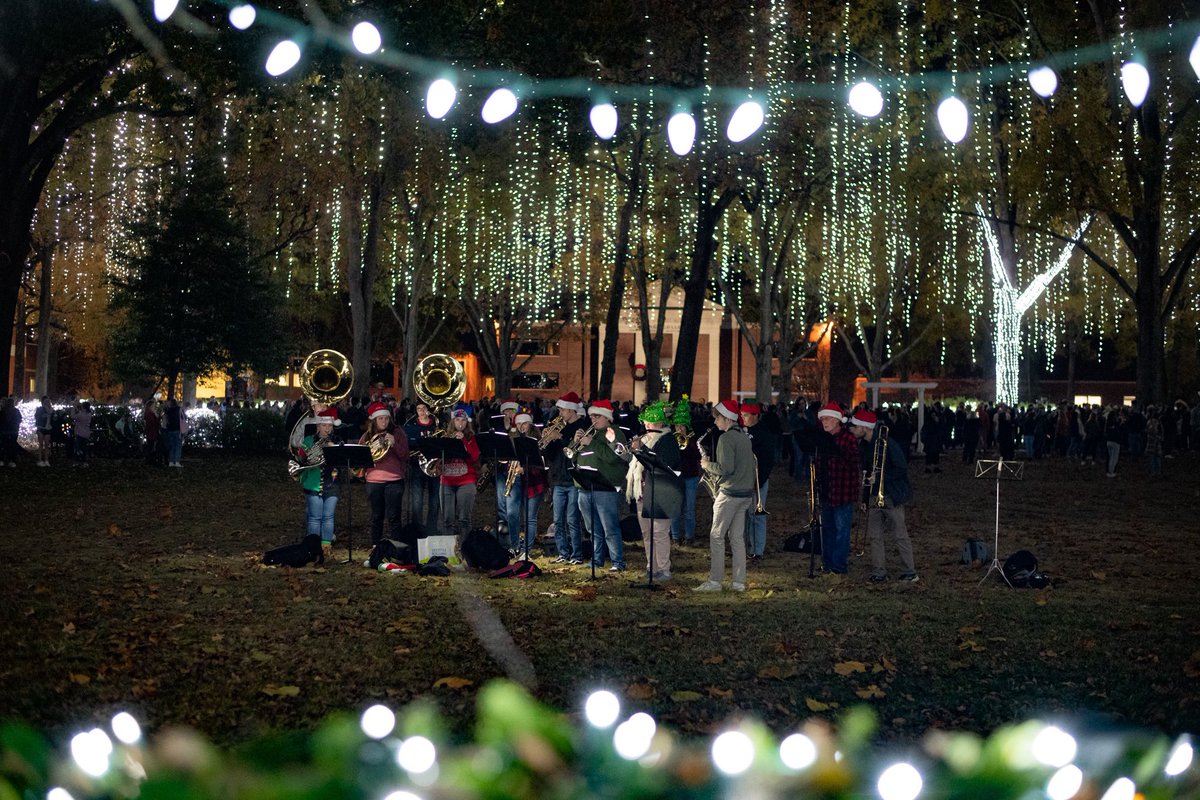 HardingU's tweet photo. #HUToday: Campus was pretty lit tonight. #HardingLights https://t.co/50gOTq55JN