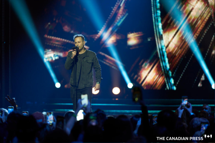 Dallas Smith wins a leading three trophies, including entertainer of the year, at the Canadian Country Music Association Awards. 

A look at the big night via <a href="/MelissaCoutoZ/">Melissa Couto Zuber</a> and 
<a href="/nziafati/">Noushin Ziafati</a>: bit.ly/3lngBOV
