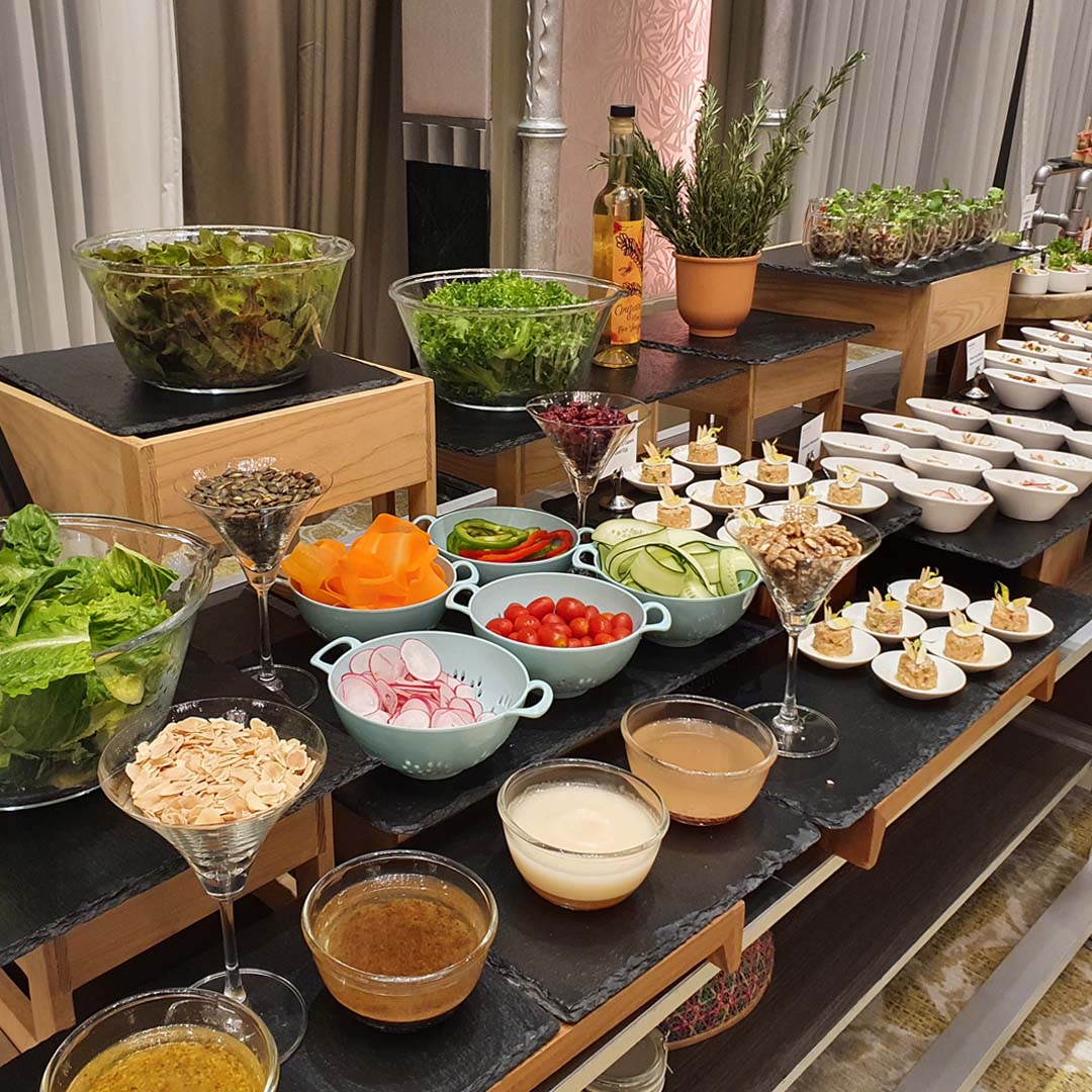 MovenpickBDMS's tweet photo. 🥞📰หากท่านกำลังมองหาสถานที่จัดประชุมในช่วงสิ้นปี พร้อมบริการอาหารจัดเลี้ยงทั้งแบบไทยและนานาชาติในราคาสุดคุ้ม 
สามารถติดต่อเราได้ที่: https://t.co/XkdOyFrcxV 
LINE: @MovenpickBDMS 
📍BTS เพลินจิต ทางออก 5
.
#บริการจัดเลี้ยง #Bangkok https://t.co/BfBKSY6aH8