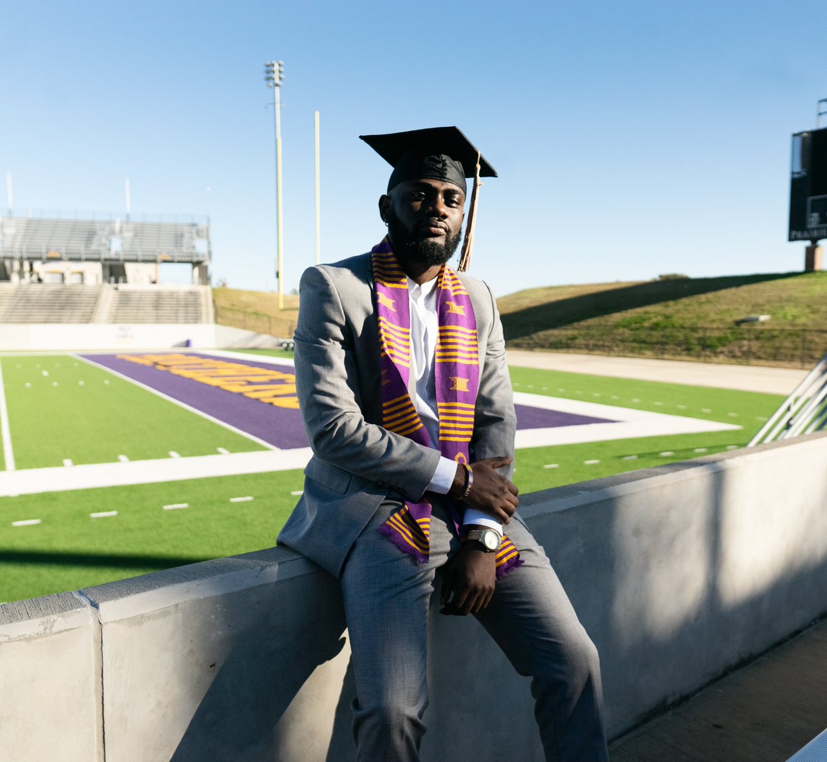 sorawvisuals's tweet photo. Grad pics 2020 https://t.co/XfyyZgv8jW