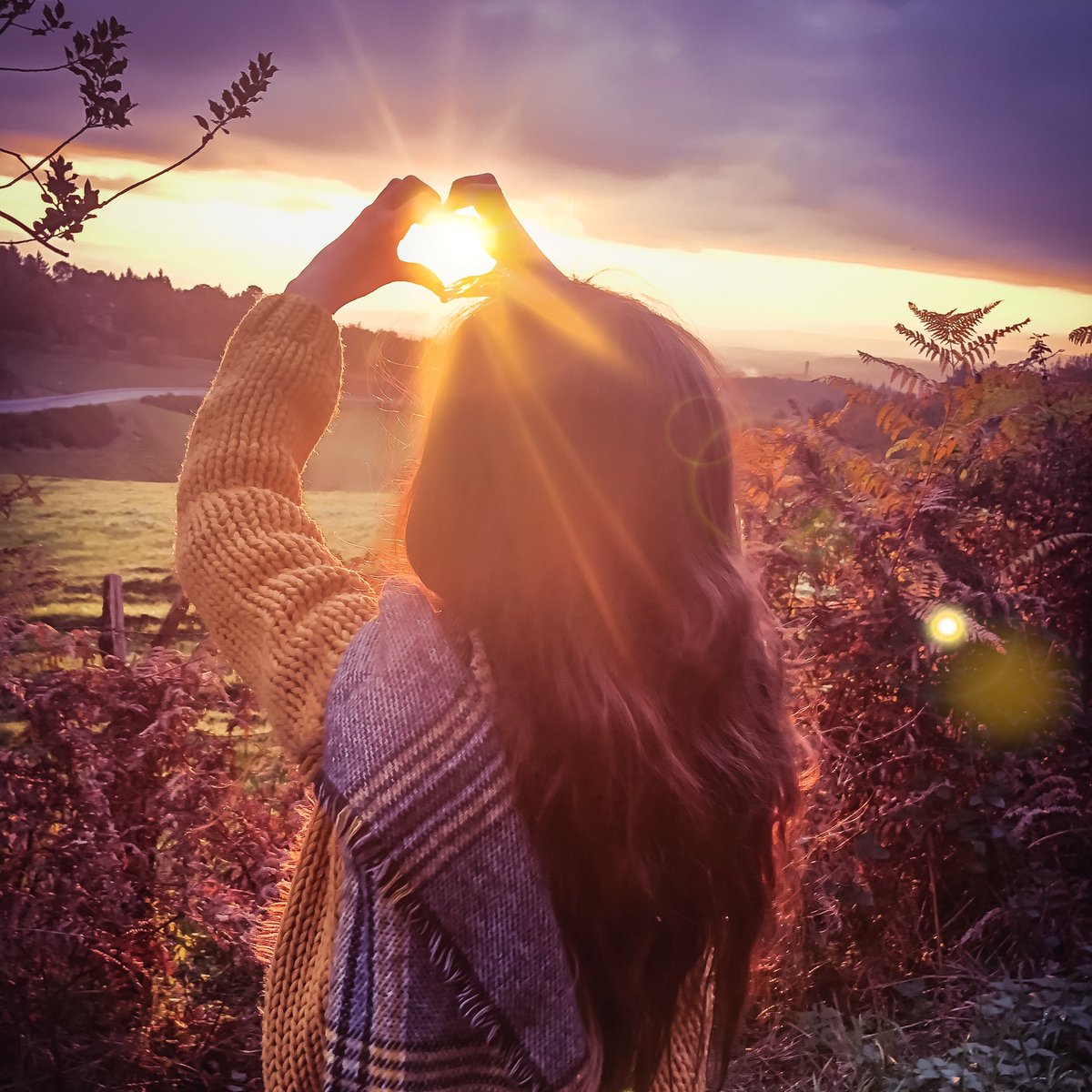 bulle2mam's tweet photo. Ma SunshineGirl, qu’il se lève ou se couche, le #soleil est à l’unisson avec toi et est le reflet de l’éclat que tu as en toi et dans ton #cœur. Si petite et une si belle personne déjà, tu es une de mes plus belle leçon de vie💕
#familygoals #famille #maman #parent #positivevibes https://t.co/4HsEocr1KY