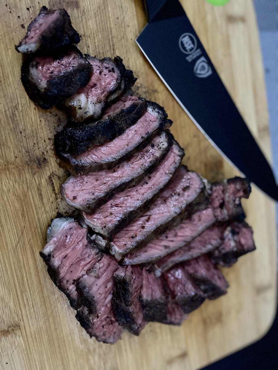 AnthonysBattle's tweet photo. I bless this steaaak shape like Africaaa #toto #steak @dalstrong https://t.co/xDoyMEDVRe