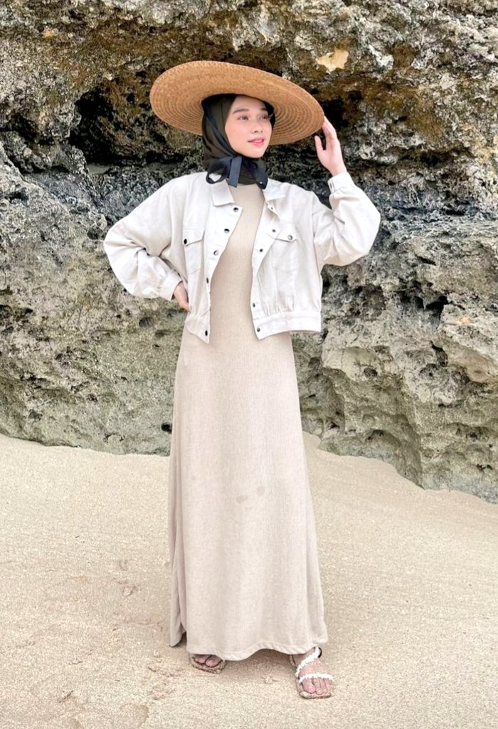 JualanBsSupport's tweet image. Inspirasi Outfit
ke Pantai 🔅 

-a thread-