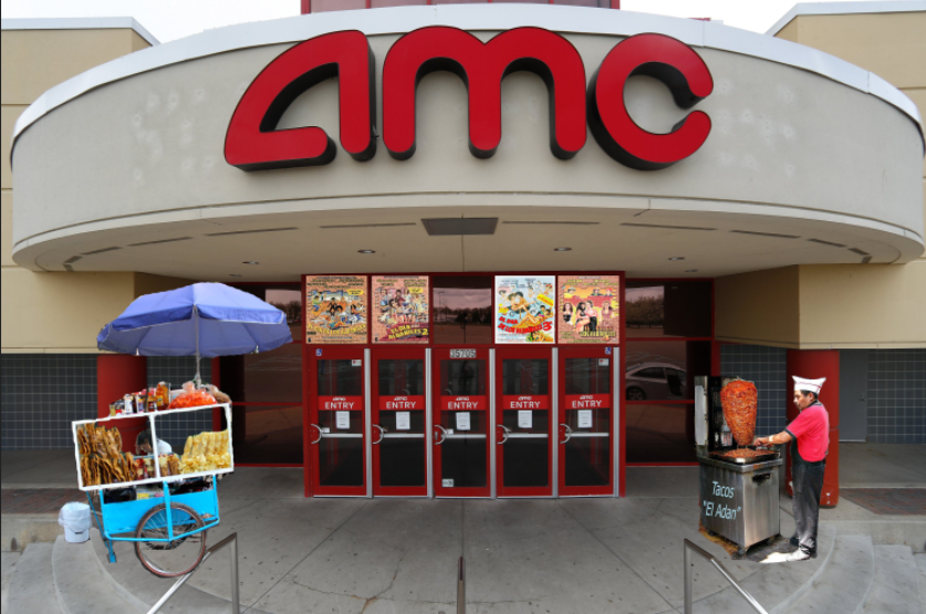 RicardoRadio's tweet photo. Qvo @rocketastronaut @cookie12luv ..... se arma o no se arma? Un pinshi taquero y una doña vendiendo papitas afuera del #AMC ? Y en cartelera La Saga del Dia de los Albañiles aka "Los Maistros del Amor"
#AMCLatinos #HastaLaLuna https://t.co/7tC96kXigD