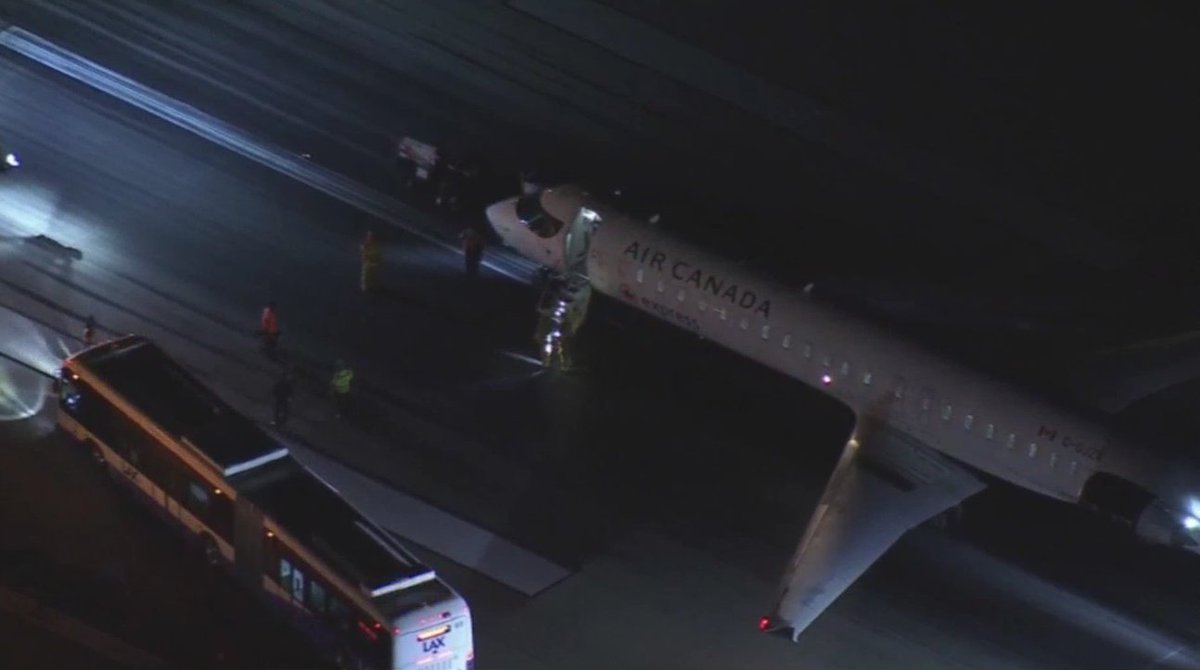 CBSLosAngeles's tweet photo. #Breaking: An airplane that is reportedly leaking fuel is grounded at LAX. Buses have entered the tarmac to transport offloaded passengers. https://t.co/8tq9QIcADG