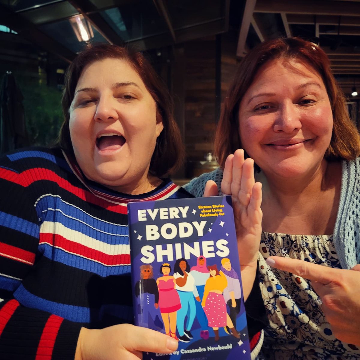 CassNwrites's tweet photo. Ohemgee!!I just got to spend time with the amazing Kelly deVos @KdeVosAuthor who also happens to be a contributor for #everybodyshines and my heart is full🥰💜🥰💜🥰
Funny side note, at 1st thought I was texting Kelly the pics, turns out I texted my El Pollo Loco delivery guy lol https://t.co/LqNSPpzjL4