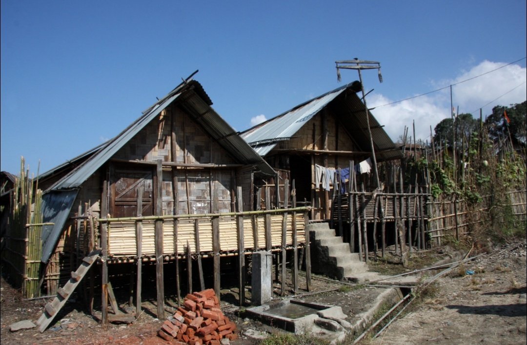 Southie_Nomad's tweet photo. Traditional House's of Apatani Tribe of Arunachal Pradesh. https://t.co/kwXBqyvikS