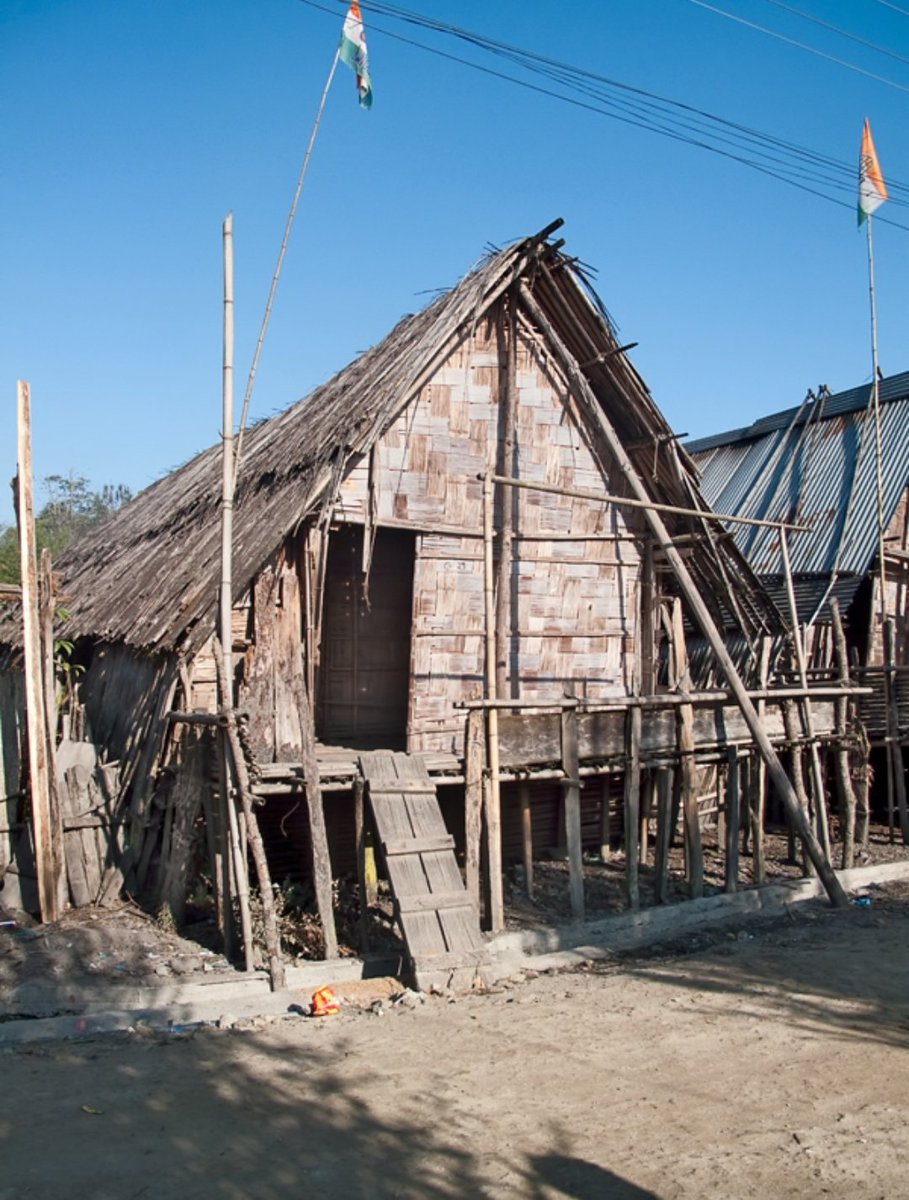 Southie_Nomad's tweet photo. Traditional House's of Apatani Tribe of Arunachal Pradesh. https://t.co/kwXBqyvikS