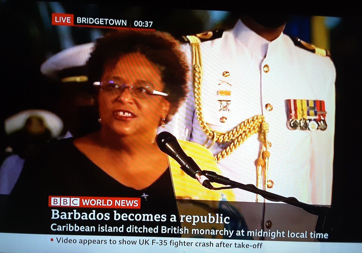 BiomimicryDesi1's tweet photo. So while Jamaica's PM @AndrewHolnessJM a try force vaccinations and SOEs...Barbados @miaamormottley a push weh de Queen and begin the quest of being real free and making @Rihanna a national hero... @JamaicaDiaspora @BarbadosToday #downwiththequeen #Rhiananationalhero https://t.co/en1ybyyDAH