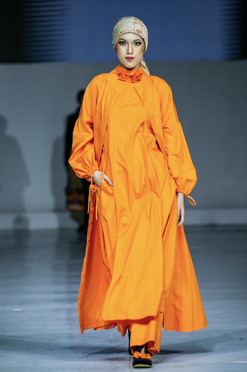 jmfwofficial's tweet photo. For Embracing JMFW, Itang Yunasz presents her collection, Naluri. The collection showed feminine style with linen stich embroidery bomber blouse, skirt, outer, flower shirt, and layerdress. Photo by Honda T. &amp; M. Zaki

#EmbracingJMFW
#JakartaMuslimFashionWeek
#JMFW
#EmbracingJMFW https://t.co/9RyxagSNv5