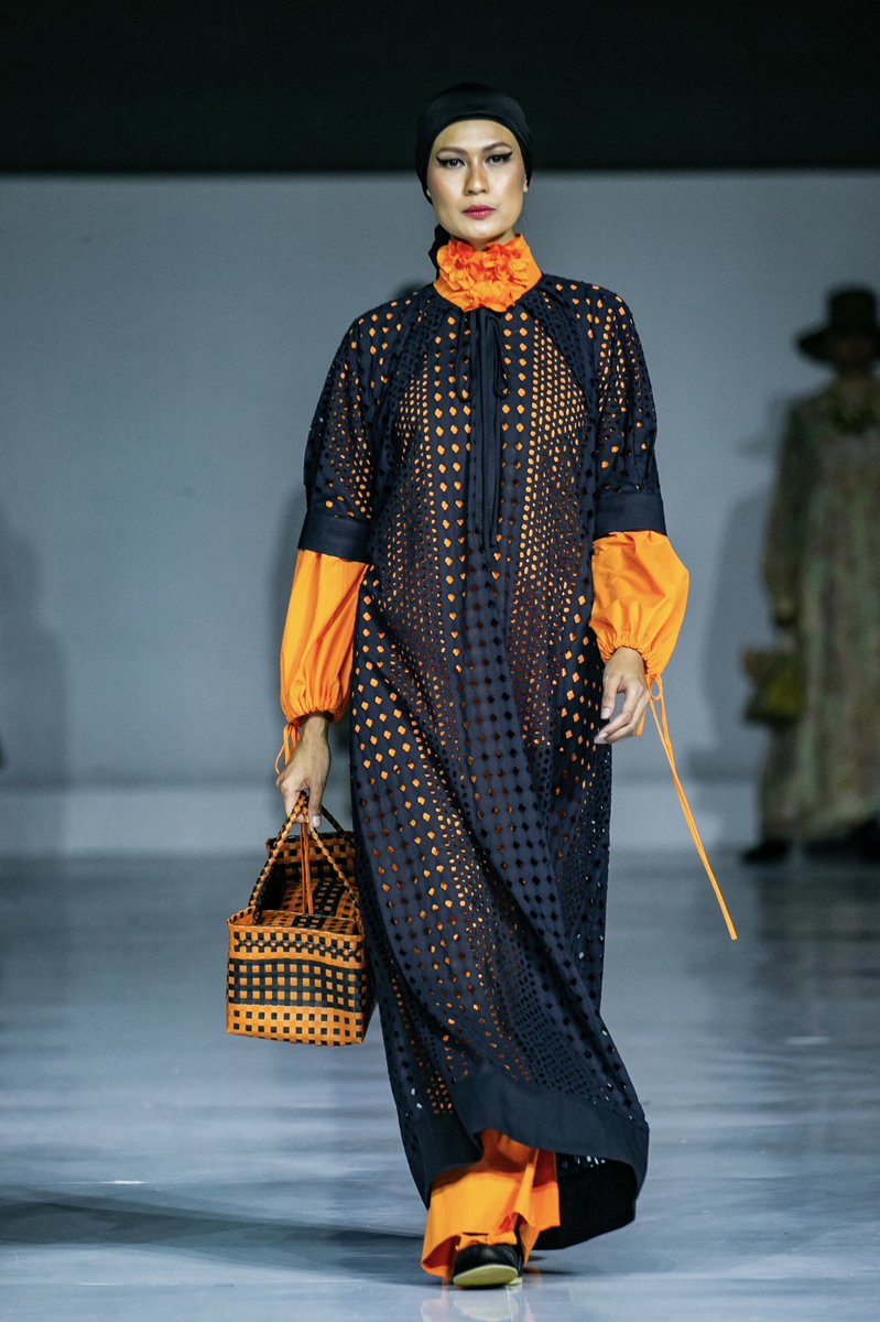 jmfwofficial's tweet photo. For Embracing JMFW, Itang Yunasz presents her collection, Naluri. The collection showed feminine style with linen stich embroidery bomber blouse, skirt, outer, flower shirt, and layerdress. Photo by Honda T. &amp; M. Zaki

#EmbracingJMFW
#JakartaMuslimFashionWeek
#JMFW
#EmbracingJMFW https://t.co/9RyxagSNv5