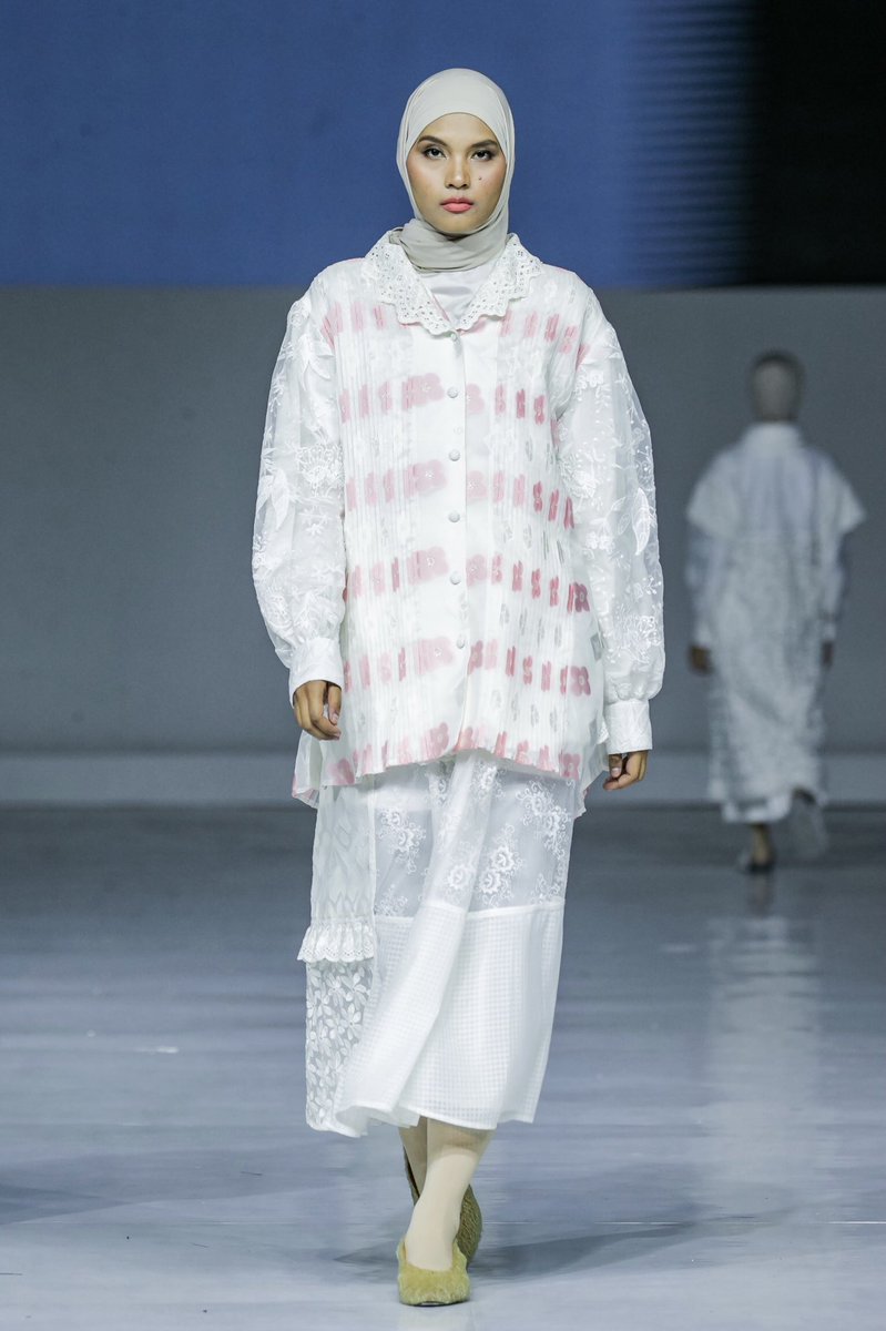 jmfwofficial's tweet photo. IKYK X TOTON proudly present their special capsule collection, consists of romantic modest pieces, with a TOTON aesthetic infused into IKYK DNA.

Find out more looks on our Pinterest.

#JakartaMuslimFashionWeek
#JMFW
#EmbracingJMFW
#Throwback https://t.co/O9BljdN2r5