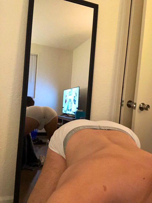 I spy a hole 👀 (literally) ((there&rsquo;s a hole in this pair of underwear)) https://t.co/ebQ09EVSYl