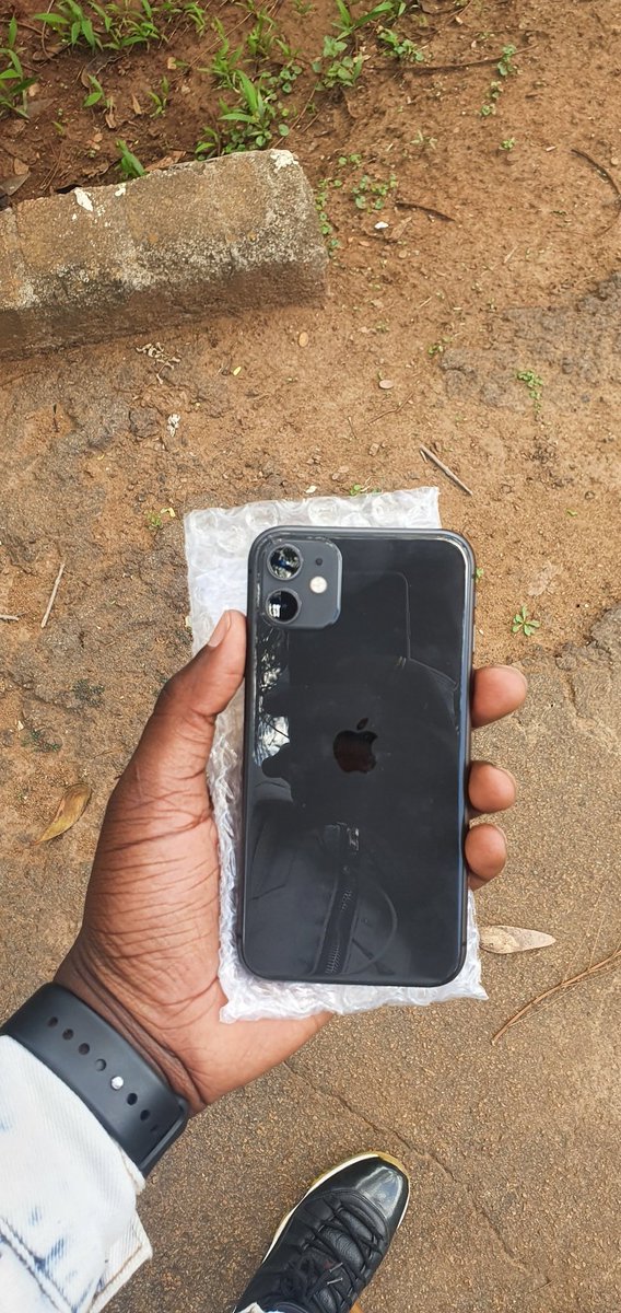 ___tamuka's tweet photo. Iphone 11
64 GB
Battery : 98%
Clean as new
$630.00
Slightly negotiable, swap deals bhoo futi kana uine iphone X zvichikwira. https://t.co/Y9Lo8psyps
