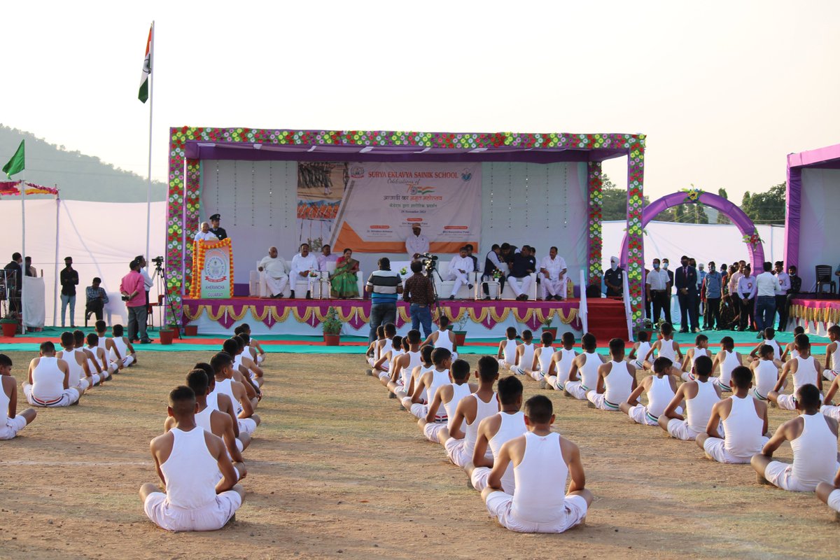 surya_sainik's tweet photo. Surya Eklavya Sainik School, Kherancha celebrated 75 Azadi Ka Amrit Mahotsav under the august presence of Sh. Mangubhai Patel, Hon`ble Governor of MP, Sh. Nareshbhai Patel Hon`ble Tribal Minister of Gujarat and Smt. Nimaben Acharya,  Hon`ble Speaker Gujarat Legislative Assembly. https://t.co/2SyyphdGAo