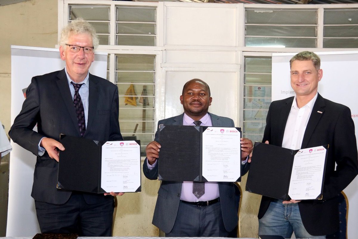 bodo_immink's tweet photo. News! "Skills for Employment in the Automotive Sector" #SEAS is a new partnership between @BoschGlobal, Nairobi Technical Training Institute #NTTI and @giz_gmbh #Kenya to develop a #SkilledWorkforceKE by upskilling Jua Kali artisans for a constantly changing #AutomotiveSector! https://t.co/f60UcDxkBU