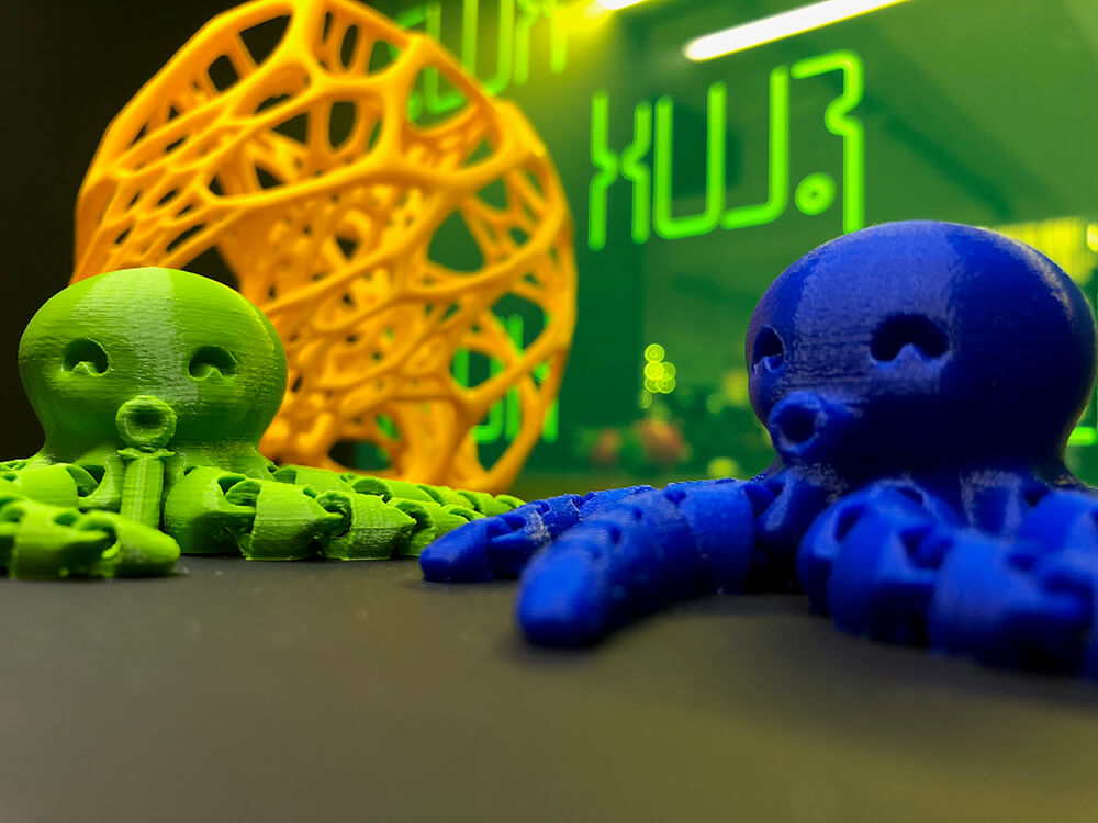 Ihr zeichnet gerne #3D in eurem #CAD Programm? Ihr habt aber keinen 3D-Drucker zuhause? Dann kommt ins <a class=\"link-mention\" href=\"http://twitter.com/flux_nrw\" target=\"_blank\">@flux_nrw</a> Schülerforschungslabor! Wir drucken euer #Modell!
<a href=\"https://t.co/DNocbxW43n\" class=\"link-tweet\" target=\"_blank\">https://t.co/DNocbxW43n</a>
#3Dprinting #Druck #Schüler #MINT #3Ddrucken <a href=\"https://t.co/9HchyweQA4\" class=\"link-tweet\" target=\"_blank\">https://t.co/9HchyweQA4</a>