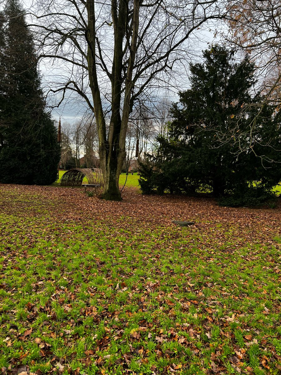 PCSO Bartlett is on foot patrol in Alexandra Park talking with dog walkers in the park.
#beatteam/hereforyou