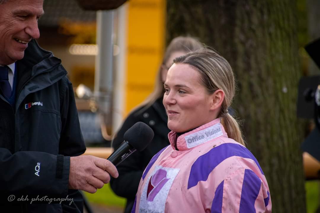 One of the most heartwarming results on Betfair Chase day was Isabel Williams winning on Dans Le Vent for dad <a href="/EWilliamsRacing/">Evan Williams</a> . Magical moments 💞