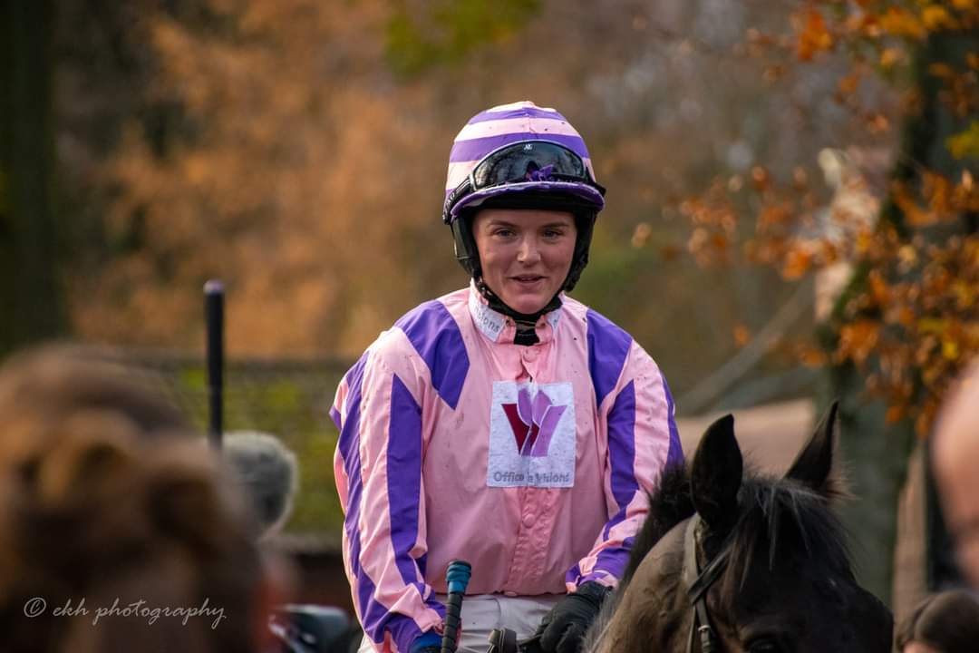 EmmaKH46's tweet photo. One of the most heartwarming results on Betfair Chase day was Isabel Williams winning on Dans Le Vent for dad @EWilliamsRacing . Magical moments 💞 https://t.co/ZrIUVQs2ah