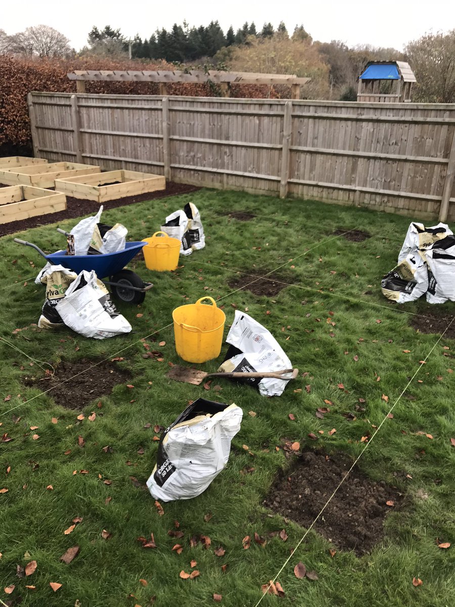 alk_info's tweet photo. Voyez-vous où les arbres fruitiers vont être plantés ?
Can you see where I’m going to plant fruit trees ?
#learnFrenchwithArnaud #garden #update #miniorchard #langtwt https://t.co/t5b1VLN3a6