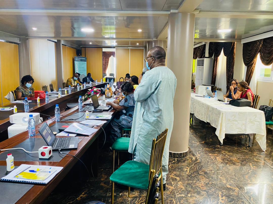 CmrZoonoses's tweet photo. Début ce 30 novembre à Mbankomo, de l'atelier de validation des lignes directrices pour l'intégration de la sécurité sanitaire dans les plans, politiques et stratégies des ministères "Une Seule Santé" au Cameroun. 
#237ZoonosesProgram #OneHealth @DAIGlobal @FAOCameroun @USAIDGH https://t.co/ro1uVnNjtJ