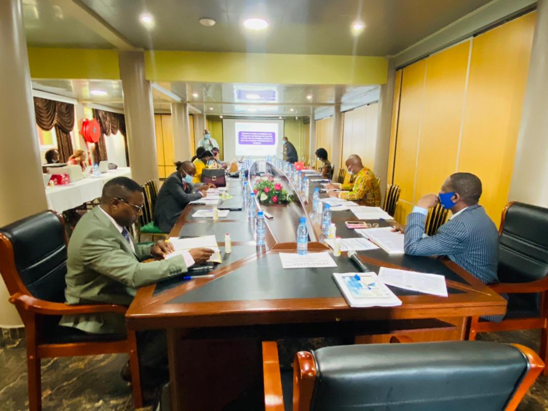 CmrZoonoses's tweet photo. Début ce 30 novembre à Mbankomo, de l'atelier de validation des lignes directrices pour l'intégration de la sécurité sanitaire dans les plans, politiques et stratégies des ministères "Une Seule Santé" au Cameroun. 
#237ZoonosesProgram #OneHealth @DAIGlobal @FAOCameroun @USAIDGH https://t.co/ro1uVnNjtJ